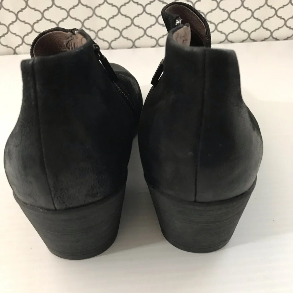 Dansko black women’s